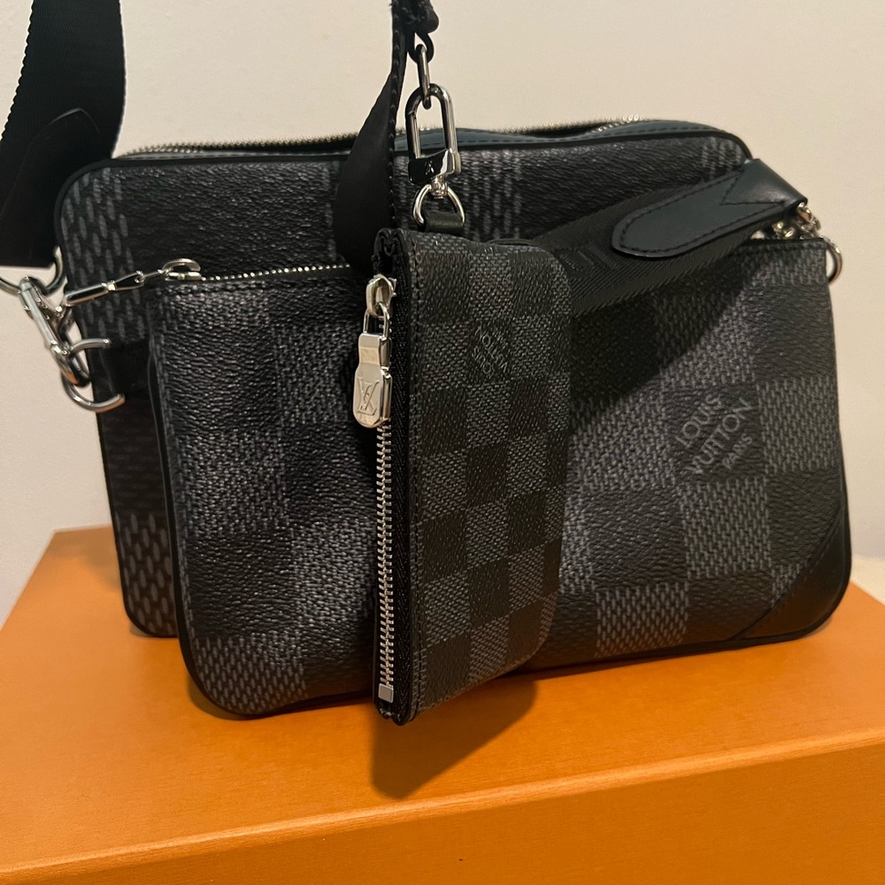 LV TRIO MESSENGER MENS. Good as Brand new. Comes with receipt and box.